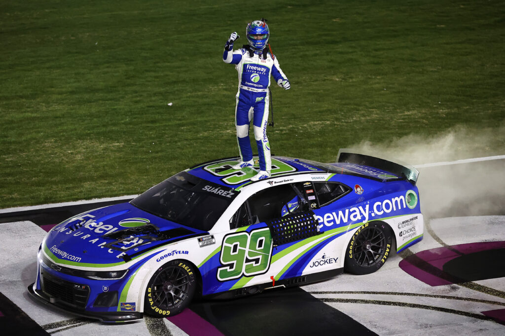 Daniel Suárez buscará defender la victoria del año pasado en Ambetter Health 400