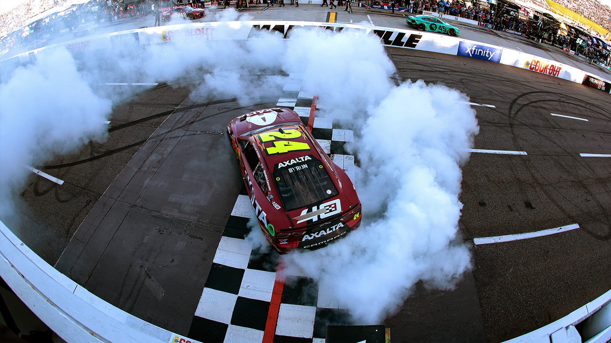 Denny Hamlin parte como favorito en la Cook Out 400 de Martinsville, el templo de los duelos de NASCAR