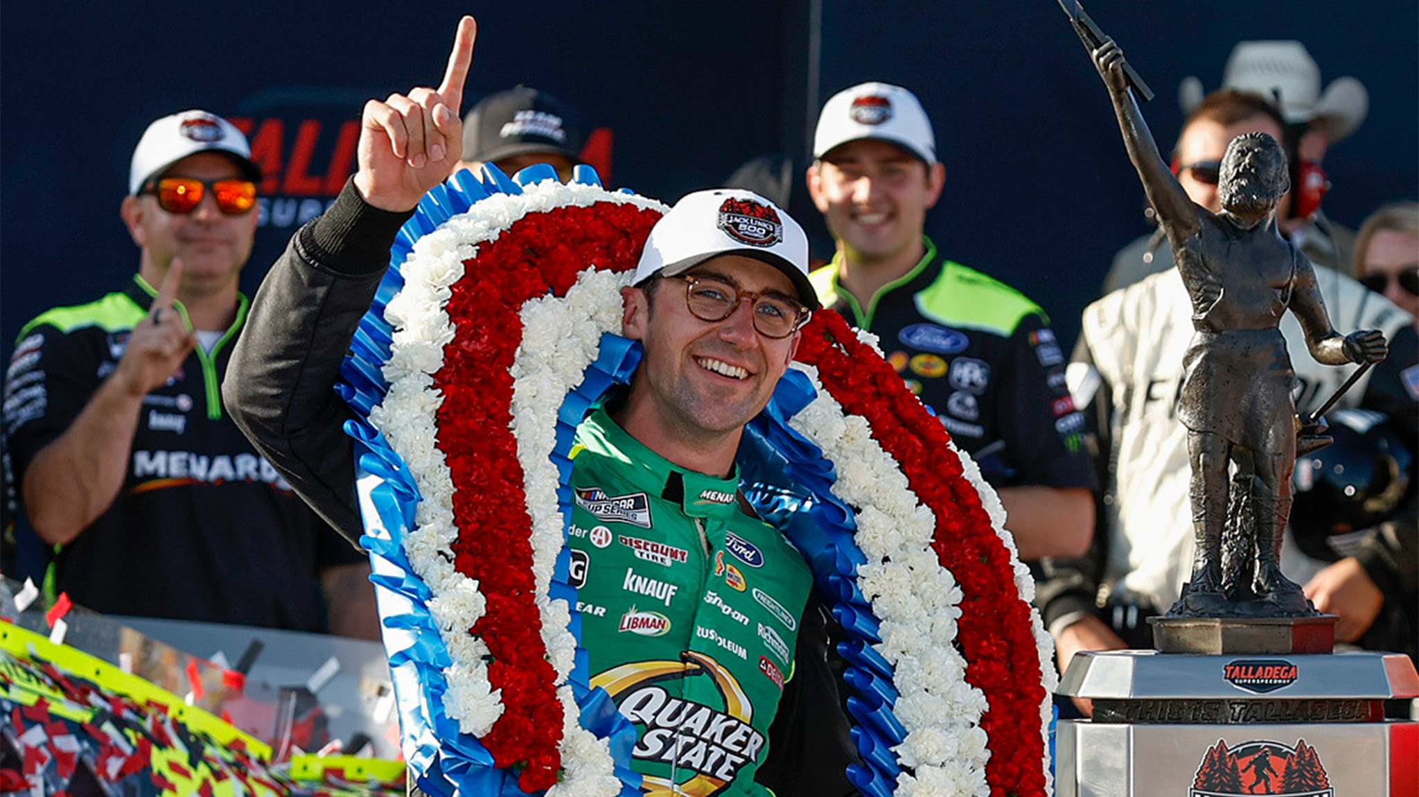 Cindric triunfa en Talladega con dramático rebase y Dany Suárez en el Top 10 tras descalificaciones