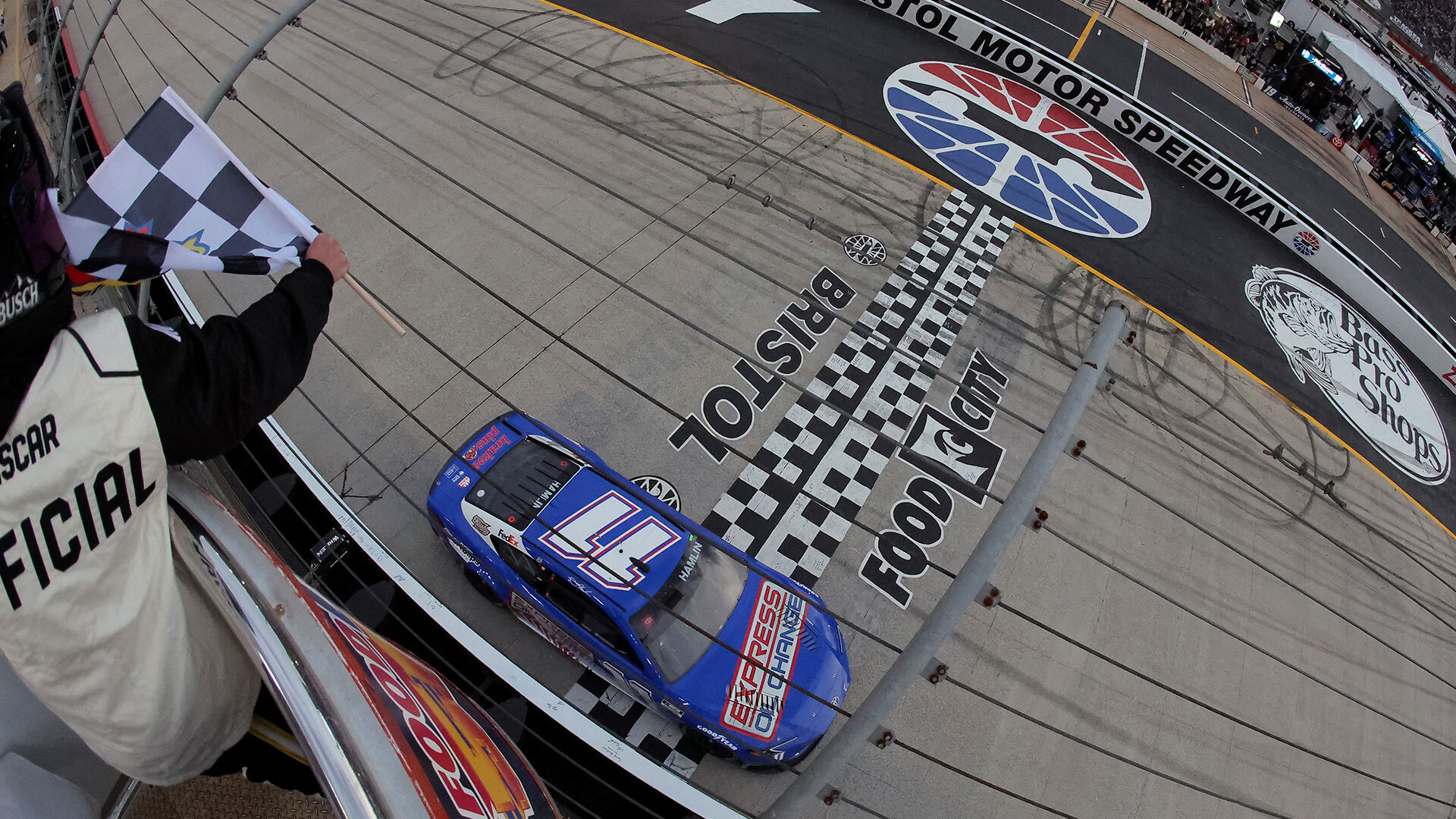 Denny Hamlin, el piloto a vencer en la Food City 500