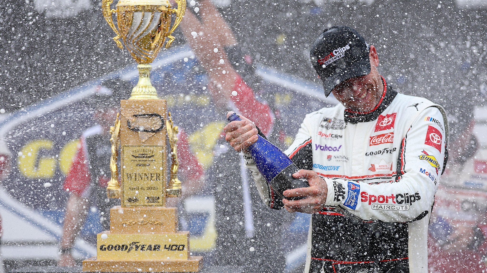 Vertiginosa parada en Darlington da a Denny Hamlin su segunda victoria consecutiva