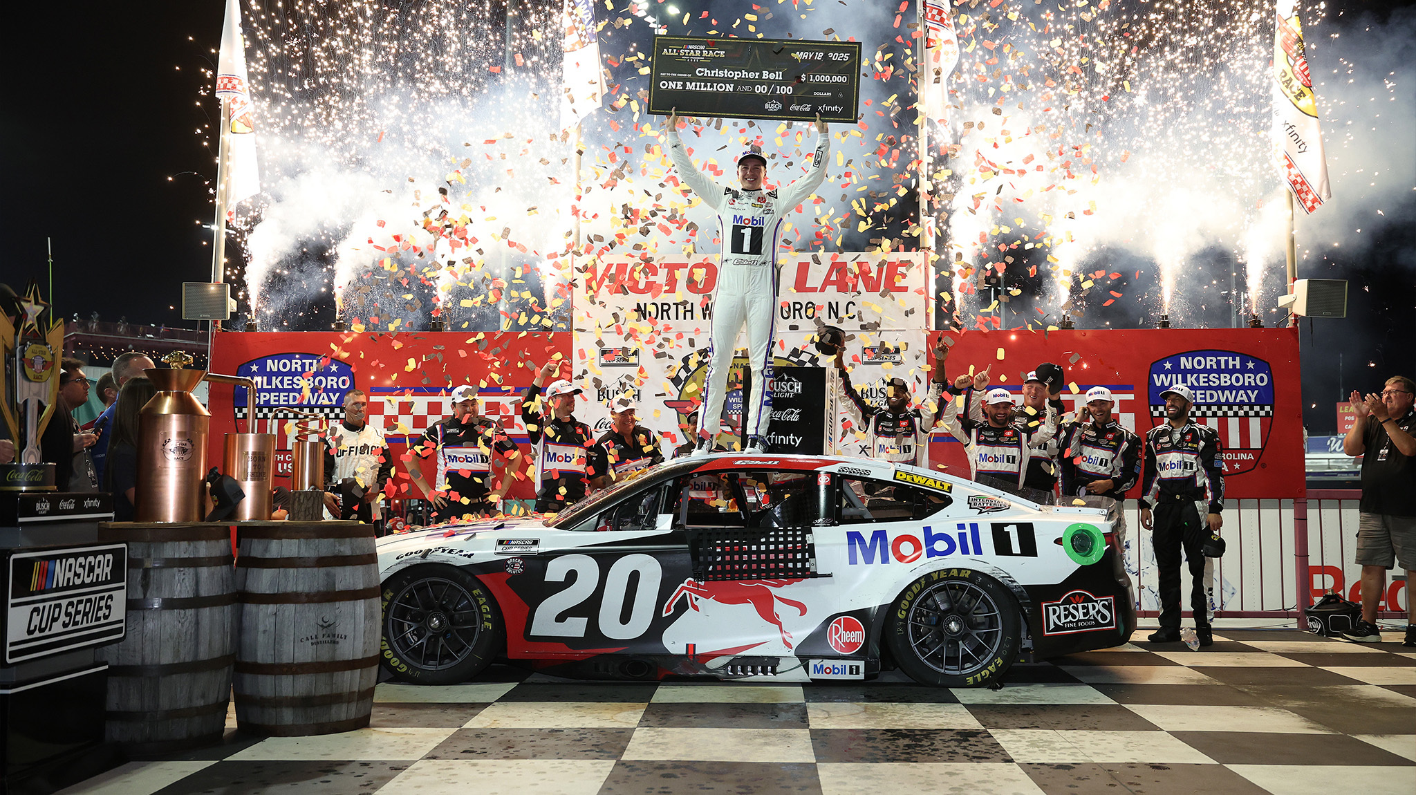 Christopher Bell superó a Joey Logano y se llevó la victoria por primera vez en la NASCAR All-Star
