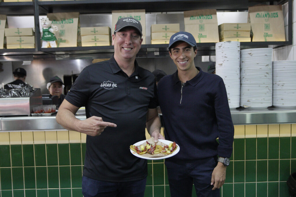 Kyle Busch vive una experiencia chilanga  previo al NASCAR Mexico City Weekend